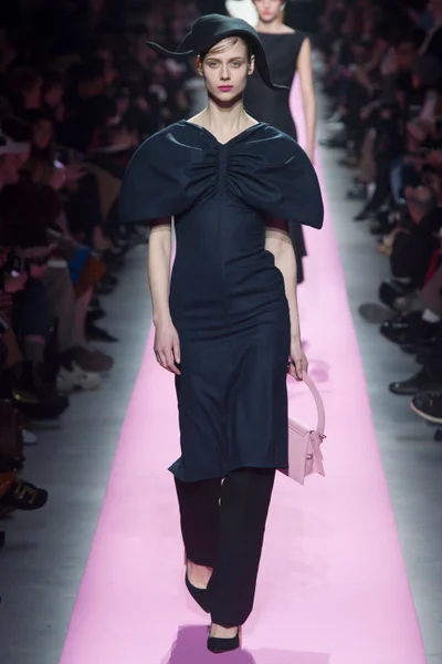 Look 3